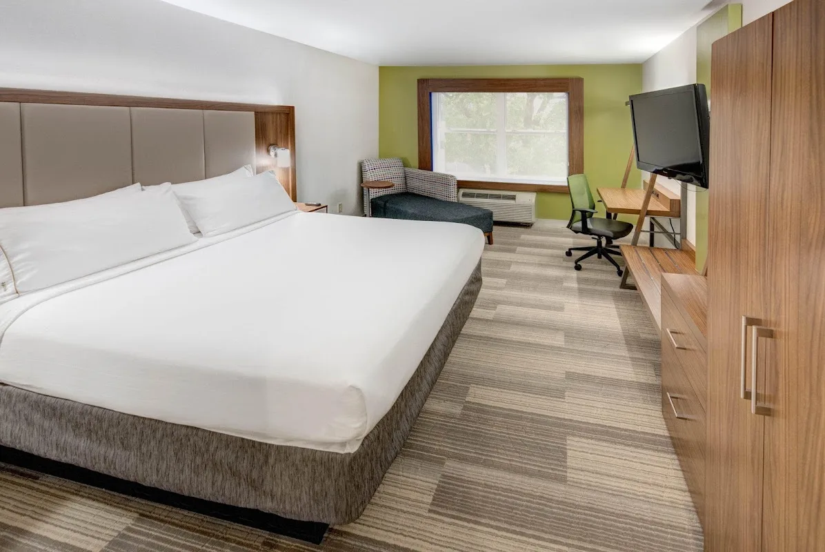 Holiday Inn Express & Suites Woodbridge by IHG 2