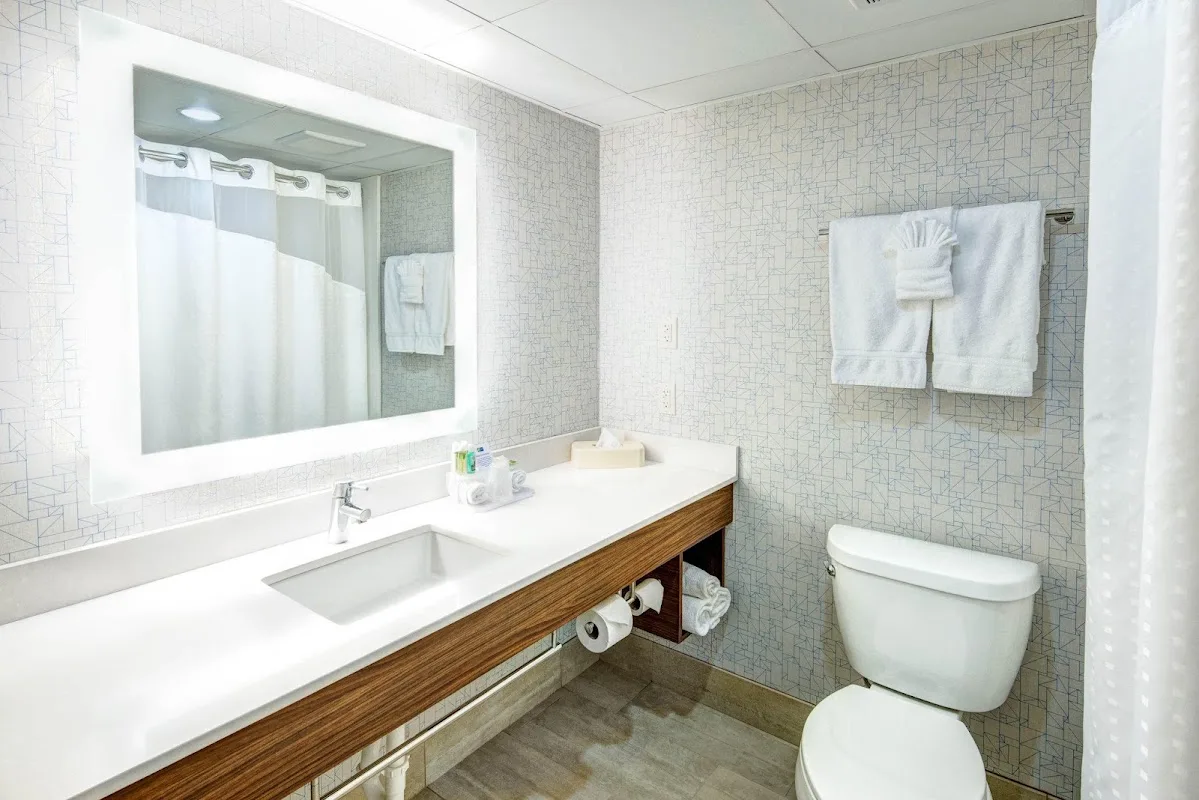 Holiday Inn Express & Suites Woodbridge by IHG 4
