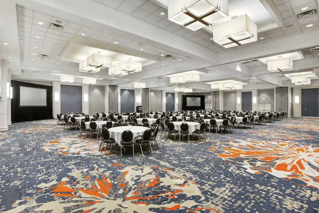 DoubleTree by Hilton Hotel Little Rock 5