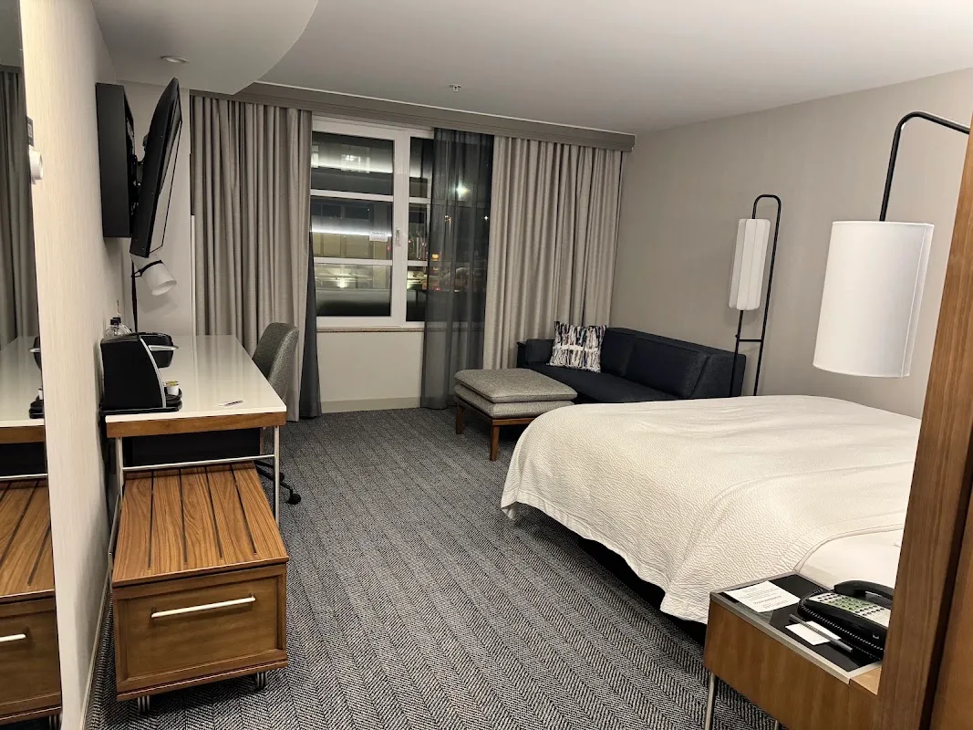 Courtyard by Marriott Seattle Bellevue/Downtown 3