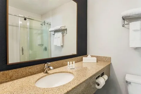 Fairfield by Marriott Inn & Suites San Jose Airport 4