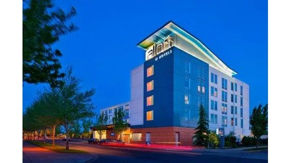 Aloft Portland Airport at Cascade Station 5