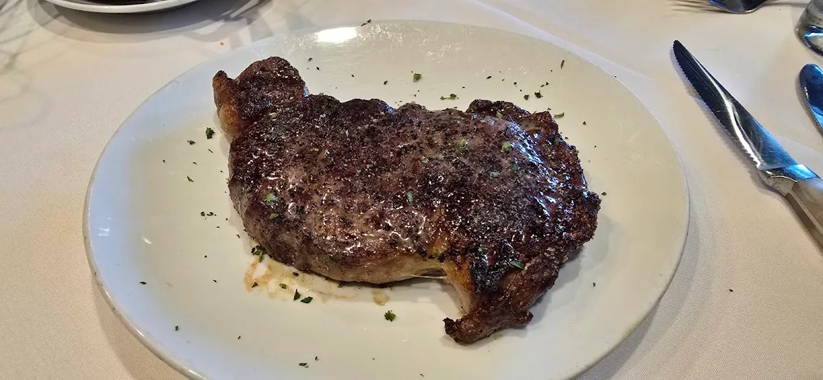 Fleming’s Prime Steakhouse & Wine Bar 3