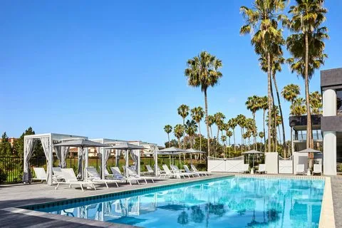 westdrift Manhattan Beach, Autograph Collection 5