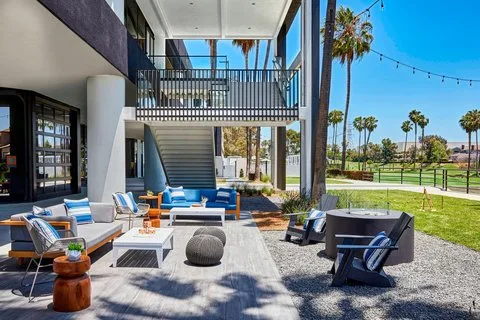westdrift Manhattan Beach, Autograph Collection 2