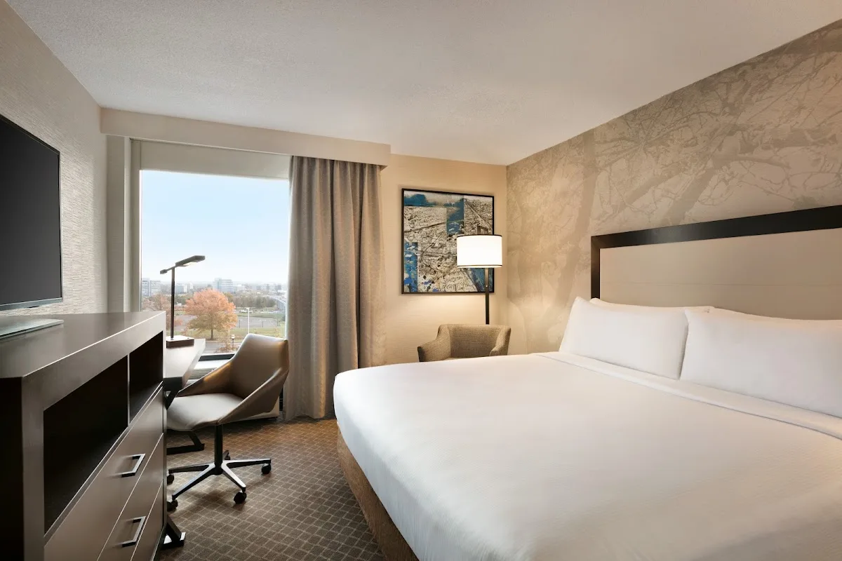 DoubleTree by Hilton McLean Tysons 4