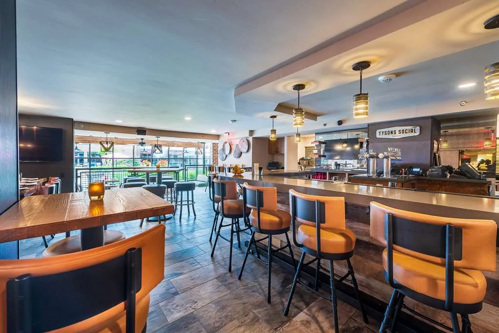 DoubleTree by Hilton McLean Tysons 5