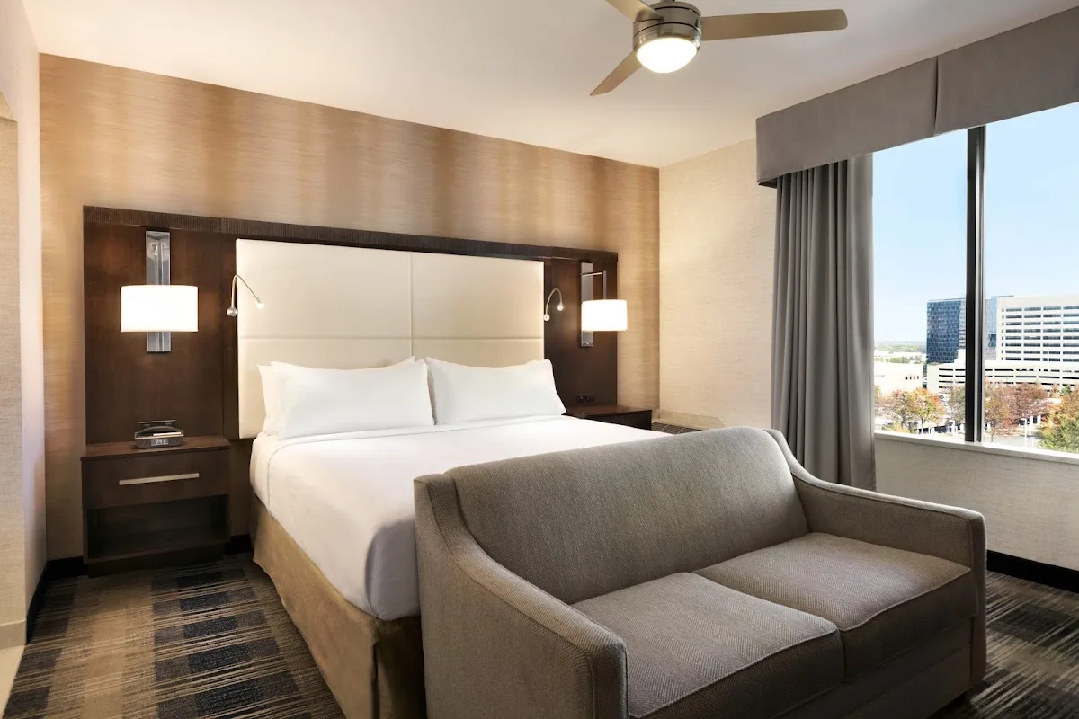 DoubleTree by Hilton McLean Tysons 2