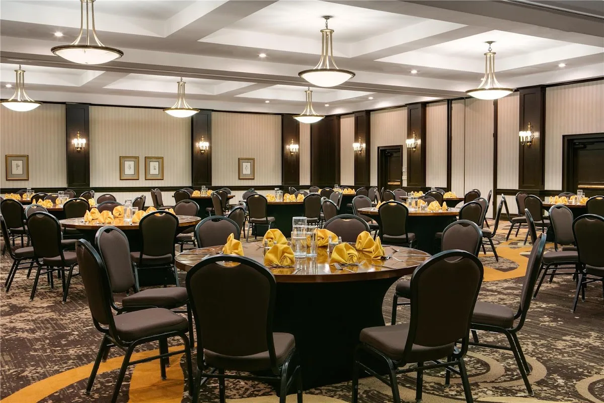 DoubleTree by Hilton Hotel Dallas - Market Center 5