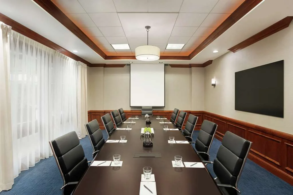 Embassy Suites by Hilton Denver International Airport 5