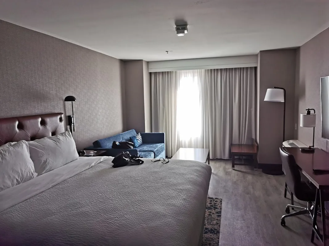 Four Points by Sheraton Hotel & Suites San Francisco Airport 4