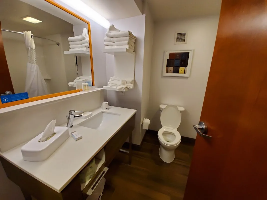 Hampton Inn Woodbridge 4