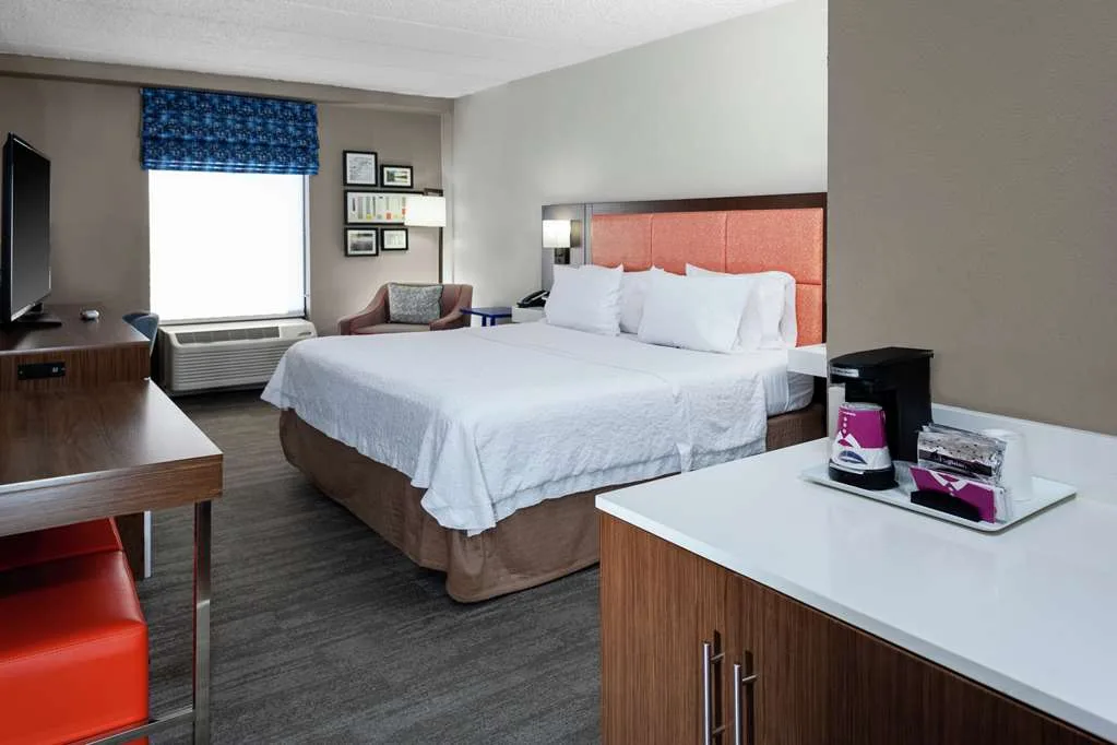 Hampton Inn Woodbridge 5