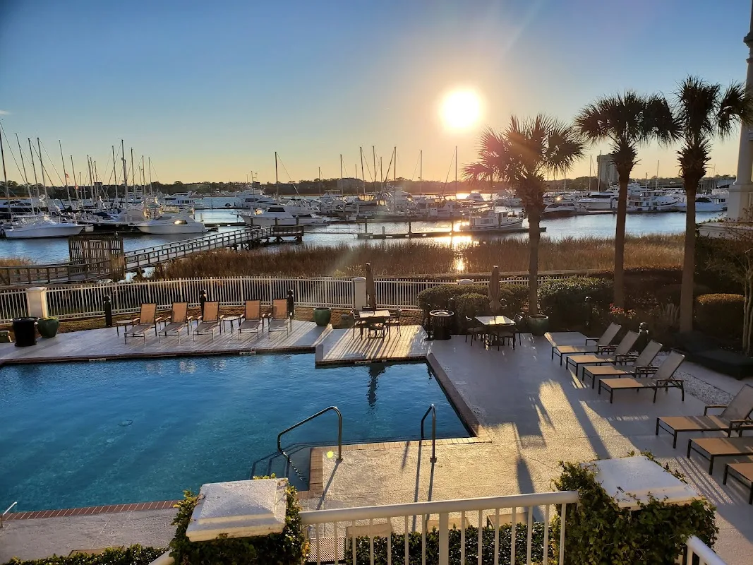 Courtyard by Marriott Charleston Waterfront 4