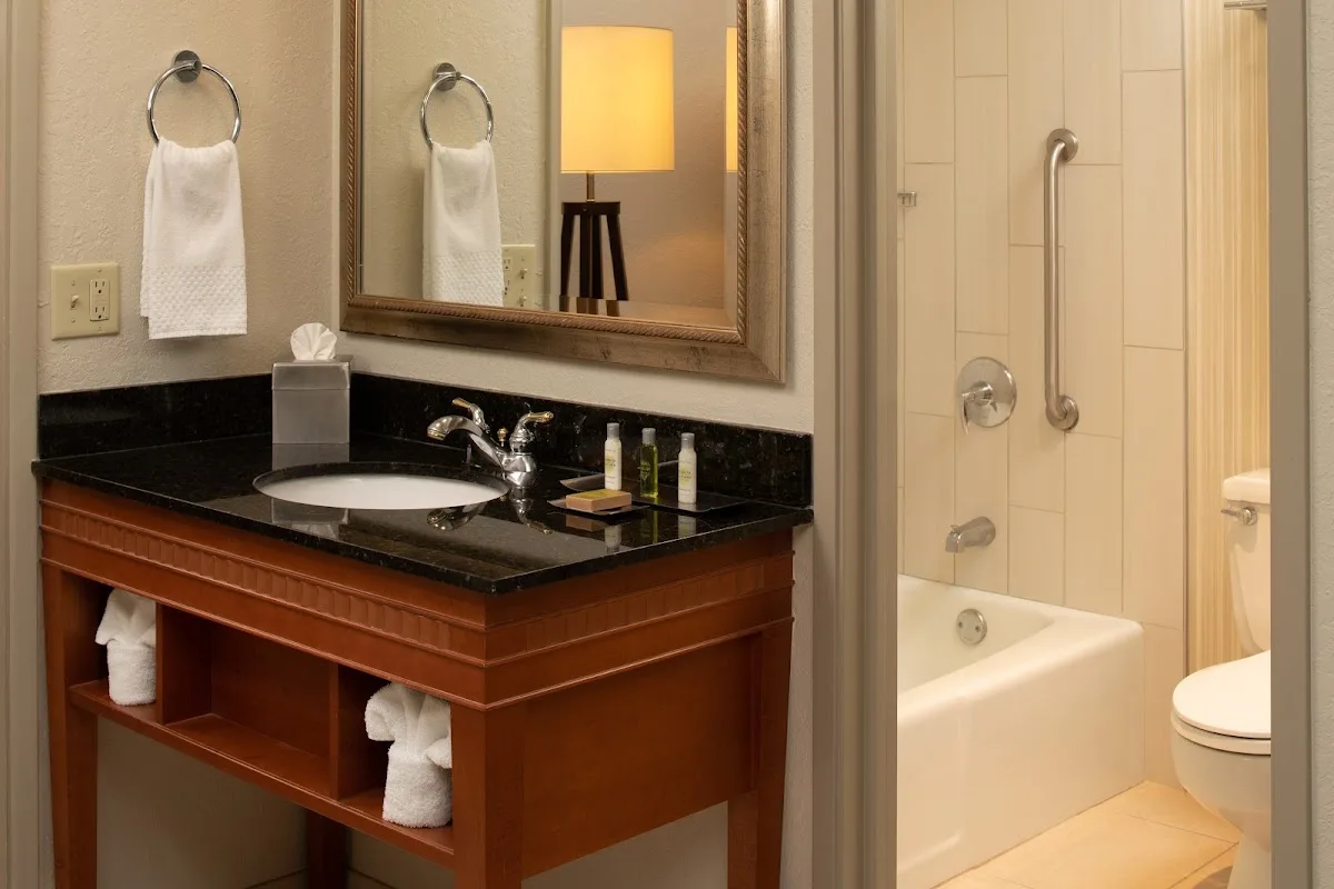 DoubleTree Suites by Hilton Hotel Seattle Airport - Southcenter 4