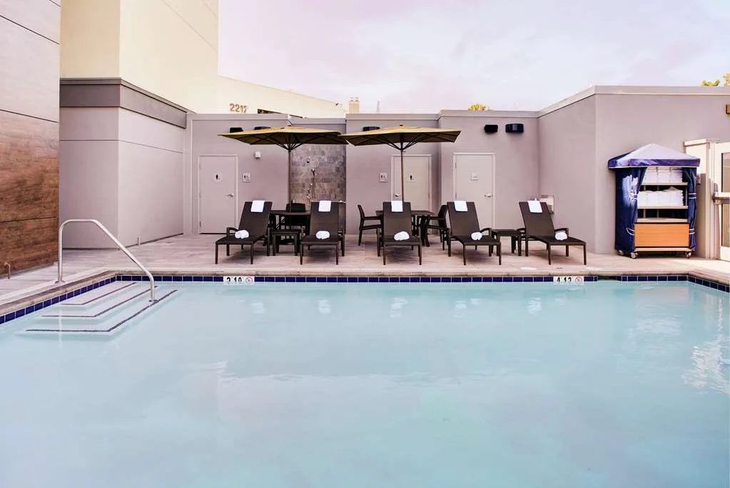 Hampton Inn & Suites Irvine-Orange County Airport 3