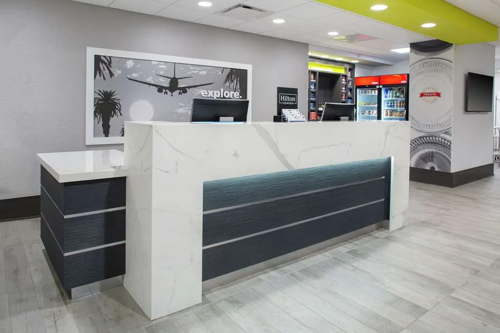 Hampton Inn & Suites Irvine-Orange County Airport 5