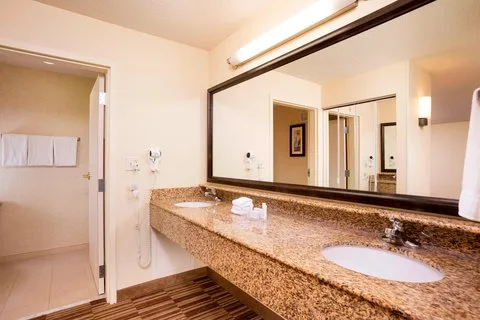 Courtyard by Marriott Boston Woburn/Boston North 4