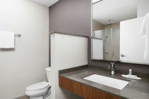 Courtyard by Marriott Charlotte City Center 5