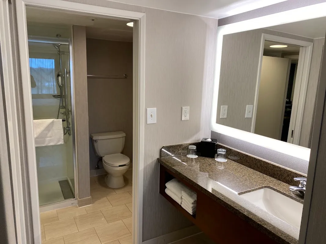 Embassy Suites by Hilton Bethesda Washington DC 4