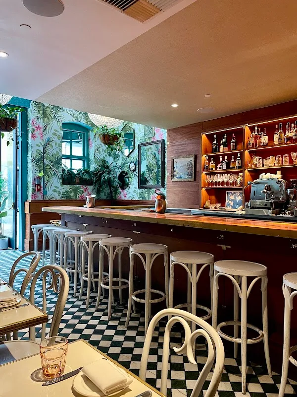 Leo's Oyster Bar 4