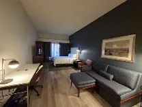 24/7 business center
