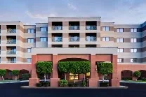 Close proximity to Old Town Scottsdale and downtown Phoenix