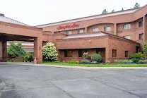 Conveniently located between Spokane city and airport