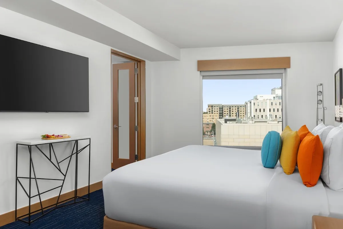 The Art Hotel Denver, Curio Collection by Hilton 2