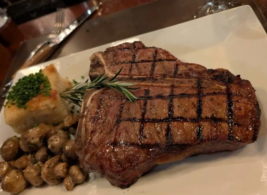 Harris' Restaurant 3