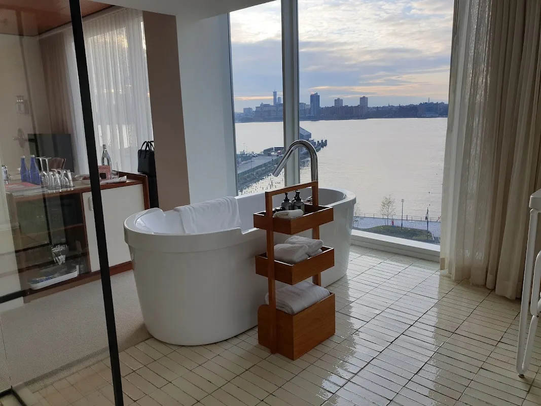 The Standard, High Line 4