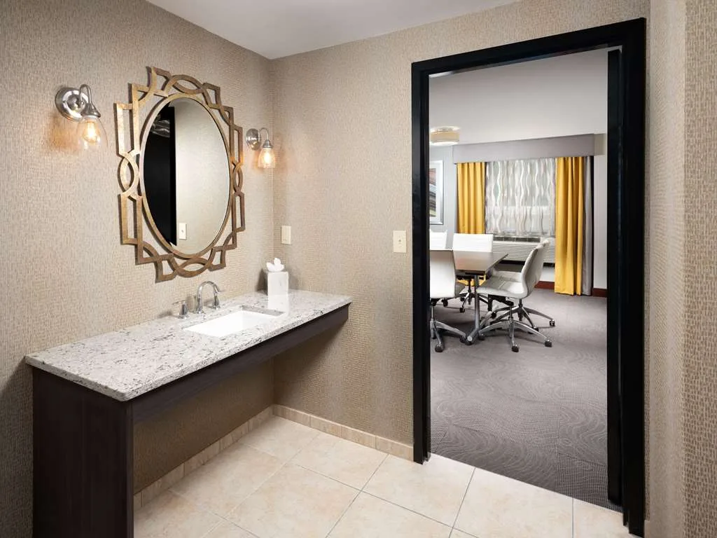 DoubleTree by Hilton Hotel Chattanooga Downtown 5
