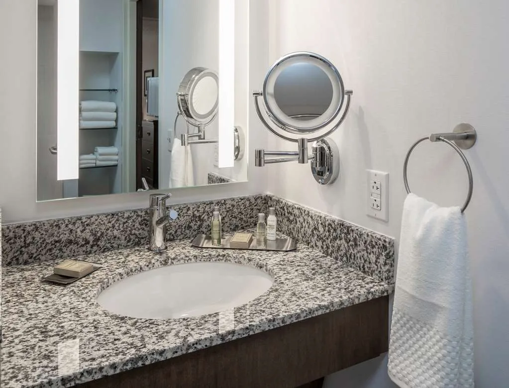 DoubleTree by Hilton Hotel Pittsburgh - Cranberry 5