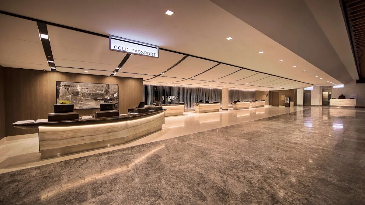 Hyatt Regency Chicago 4