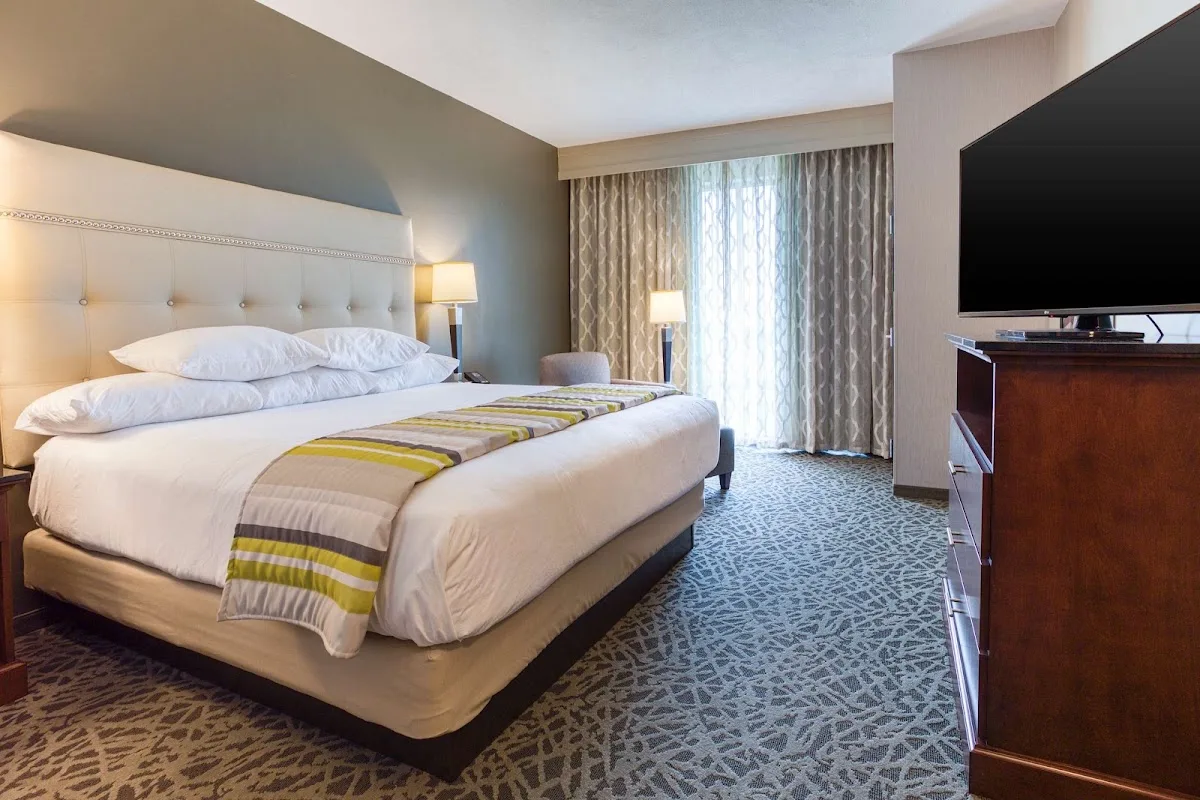 Drury Inn & Suites Cincinnati Northeast Mason 2