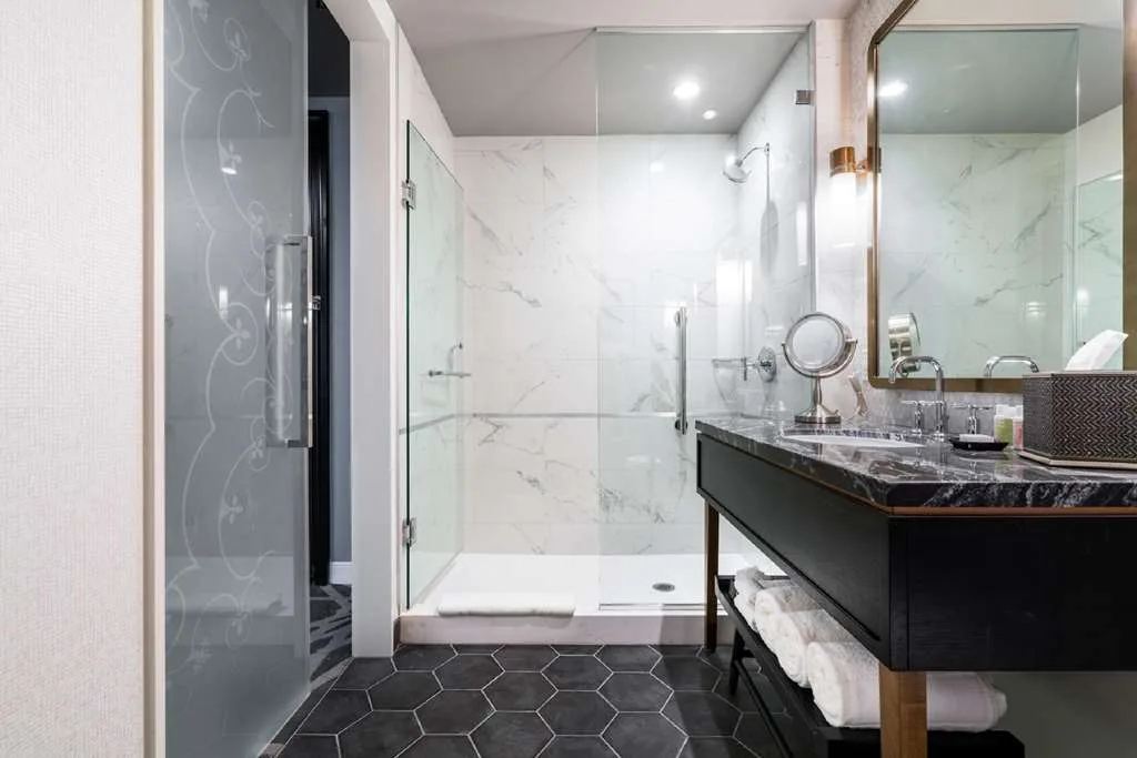 LondonHouse Chicago, Curio Collection by Hilton 4