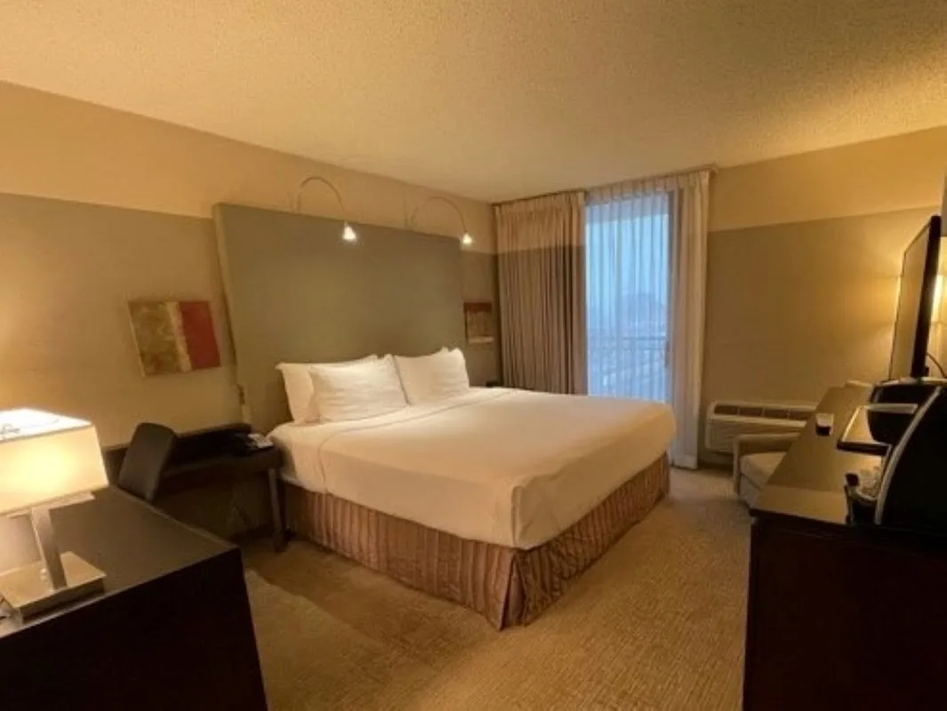 Crowne Plaza Chicago West Loop by IHG 4