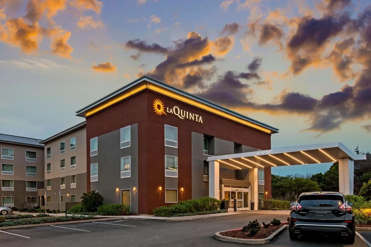 La Quinta Inn & Suites by Wyndham San Francisco Airport West 5