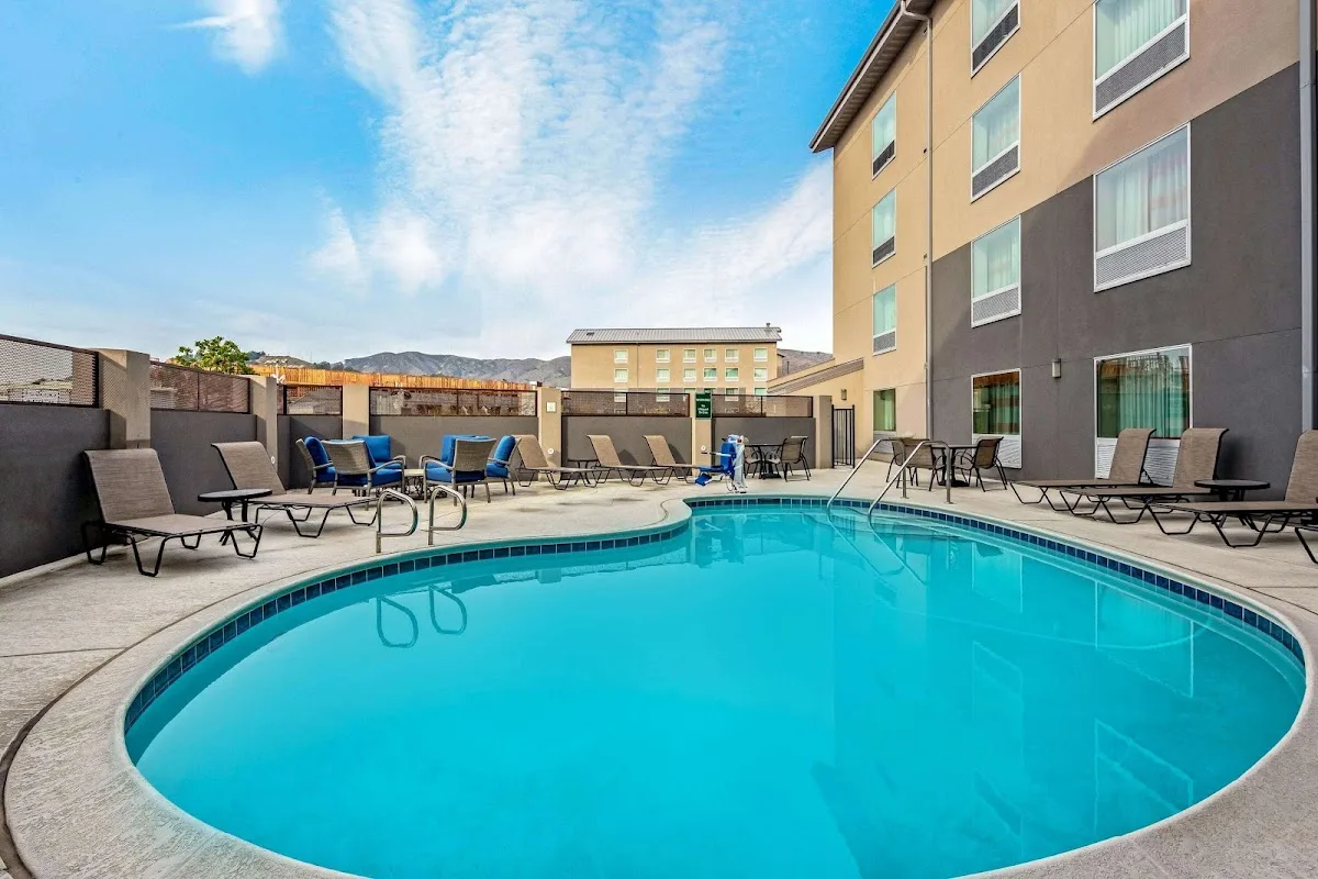 La Quinta Inn & Suites by Wyndham San Francisco Airport West 2