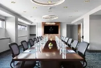 22 versatile meeting rooms
