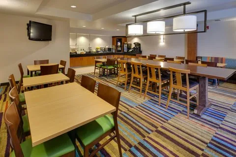Fairfield by Marriott Inn & Suites San Francisco Airport/Millbrae 2