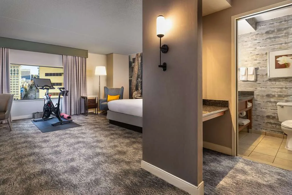 Hilton Lexington/Downtown 5