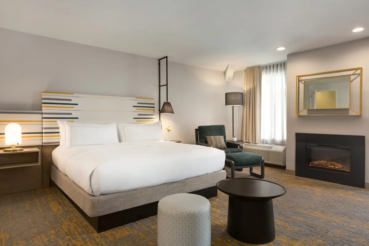 DoubleTree by Hilton Hotel Campbell - Pruneyard Plaza 5