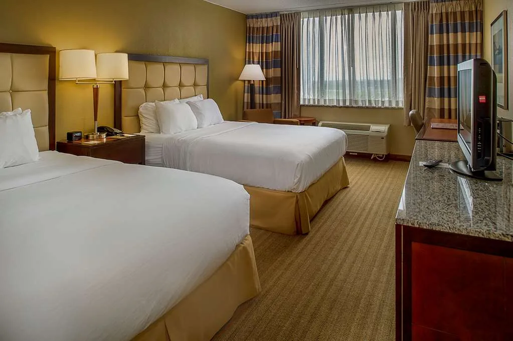DoubleTree by Hilton Hotel St. Louis - Westport 5