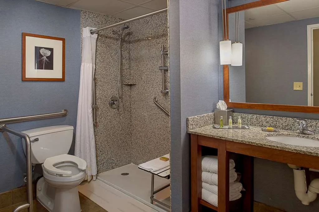 DoubleTree by Hilton Hotel St. Louis - Westport 4