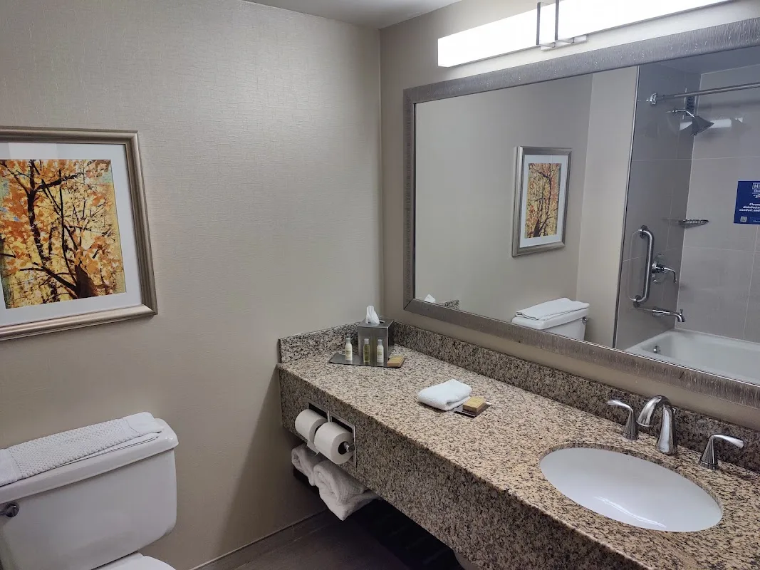 DoubleTree by Hilton Hotel Kansas City - Overland Park 4