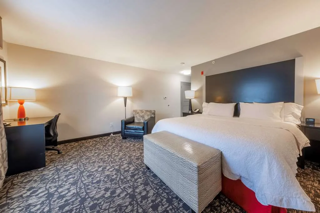 Hampton Inn & Suites DuPont 3