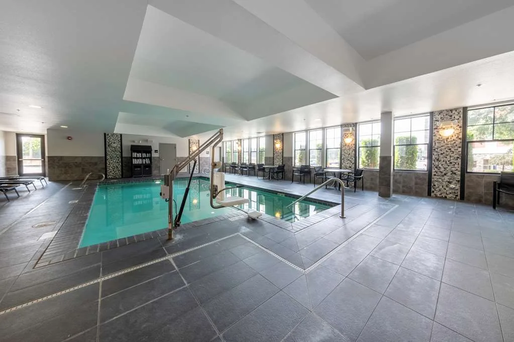 Hampton Inn & Suites DuPont 4