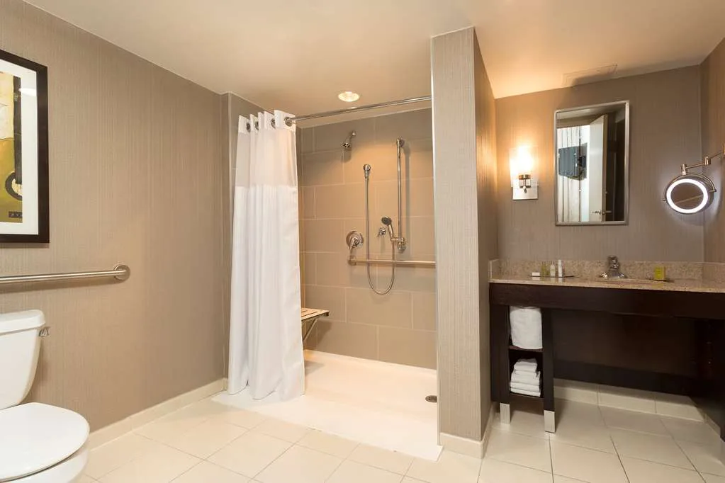 DoubleTree Suites by Hilton Hotel Nashville Airport 5