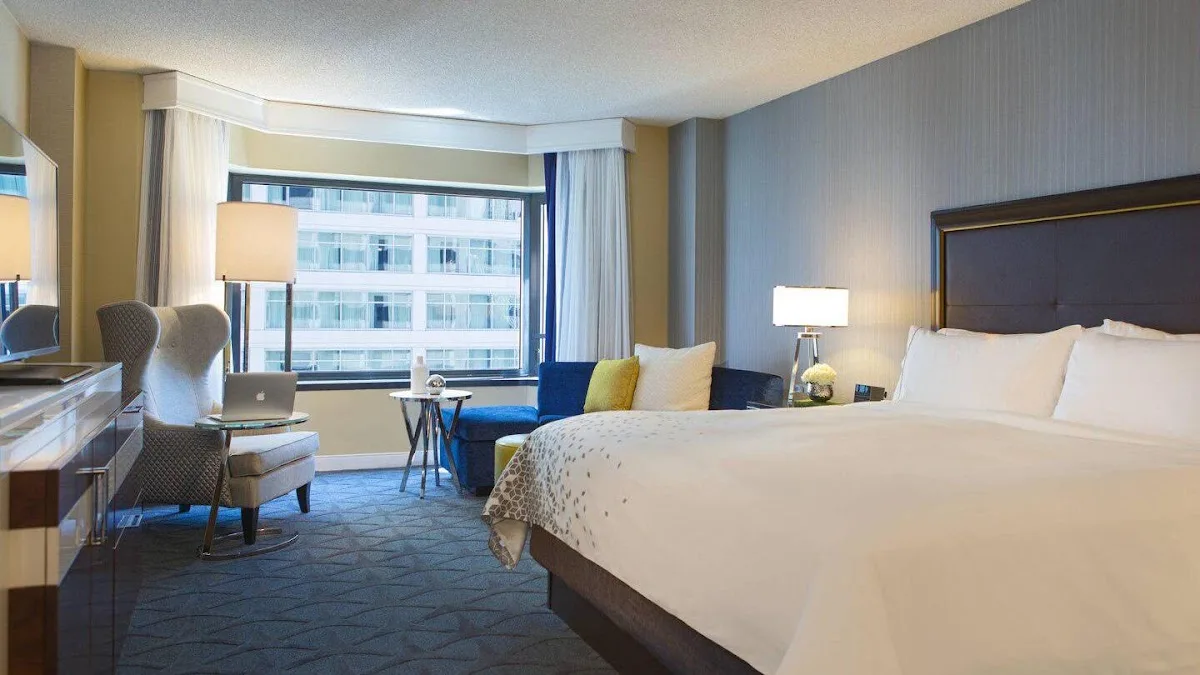 Renaissance Chicago Downtown Hotel 3